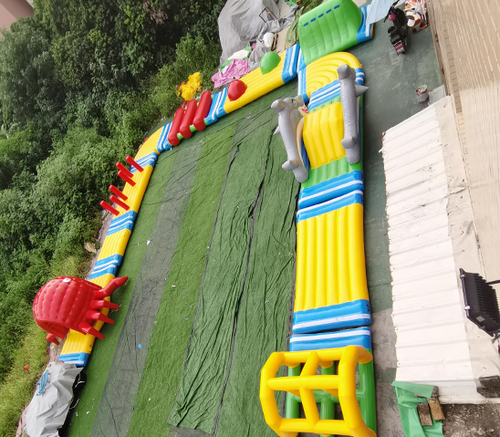 充气水上闯关